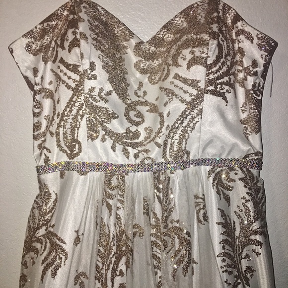 🌸HP🌸 Gold/white spaghetti strap/strapless dress - Picture 2 of 8